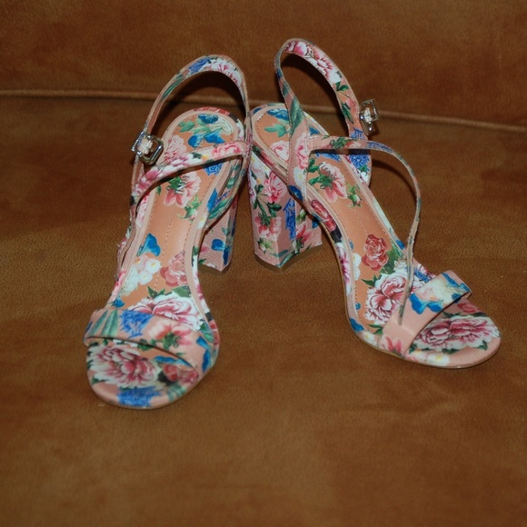 Gianni Bini Shoes - Gianni Bini McKaria Floral Print Block Heels Sz 7